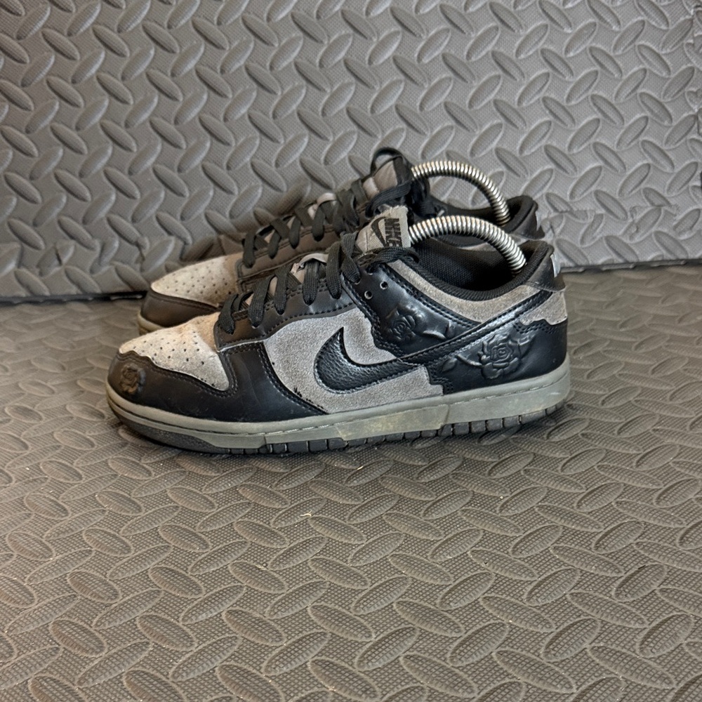 Nike Dunk Black 🌹 Rose Sneakers Women’s Size 6.5 Black Gray